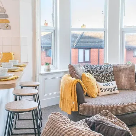 Spacious 3-bed Flat Sleeps 6 With Free Wifi By Amazing Spaces Relocations Ltd 아파트