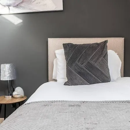 아파트 Spacious 3-bed Flat Sleeps 6 With Free Wifi By Amazing Spaces Relocations Ltd