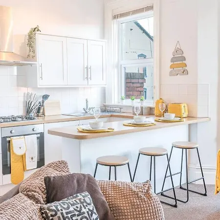Spacious 3-bed Flat Sleeps 6 With Free Wifi By Amazing Spaces Relocations Ltd 아파트