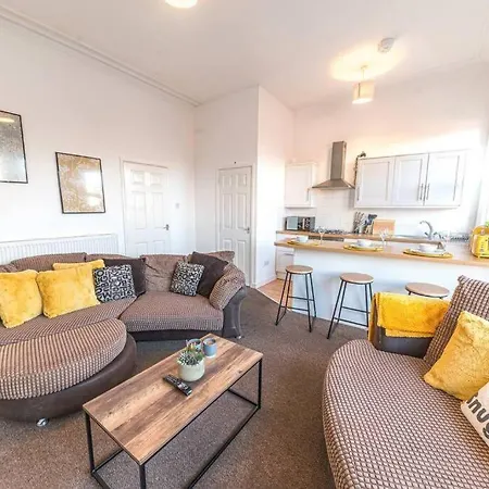 Spacious 3-bed Flat Sleeps 6 With Free Wifi By Amazing Spaces Relocations Ltd Daire