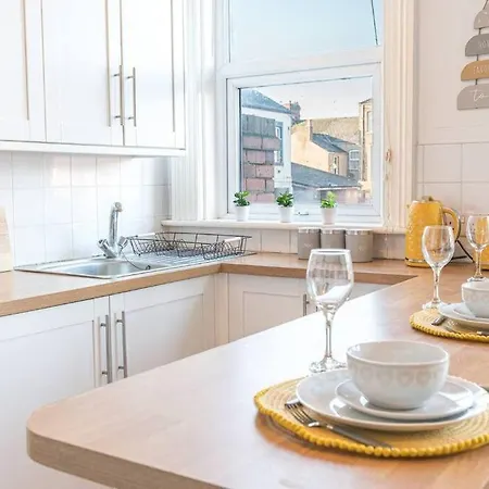 Spacious 3-bed Flat Sleeps 6 With Free Wifi By Amazing Spaces Relocations Ltd * Barrow-in-Furness