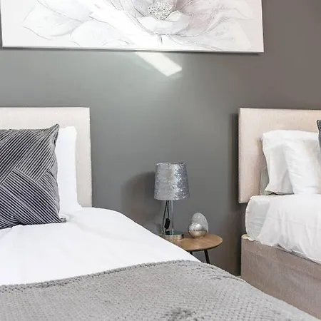 Spacious 3-bed Flat Sleeps 6 With Free Wifi By Amazing Spaces Relocations Ltd * Barrow-in-Furness