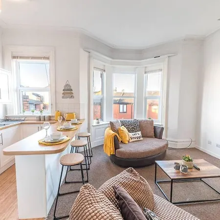 Spacious 3-bed Flat Sleeps 6 With Free Wifi By Amazing Spaces Relocations Ltd Apartment *