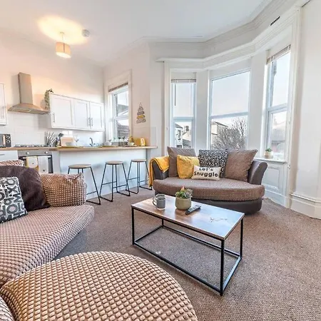 Spacious 3-bed Flat Sleeps 6 With Free Wifi By Amazing Spaces Relocations Ltd Barrow-in-Furness