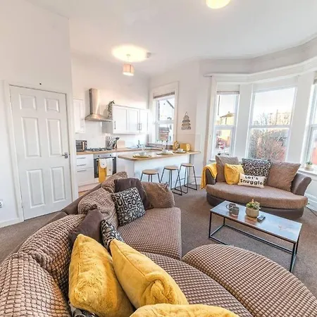 Spacious 3-bed Flat Sleeps 6 With Free Wifi By Amazing Spaces Relocations Ltd * Barrow-in-Furness
